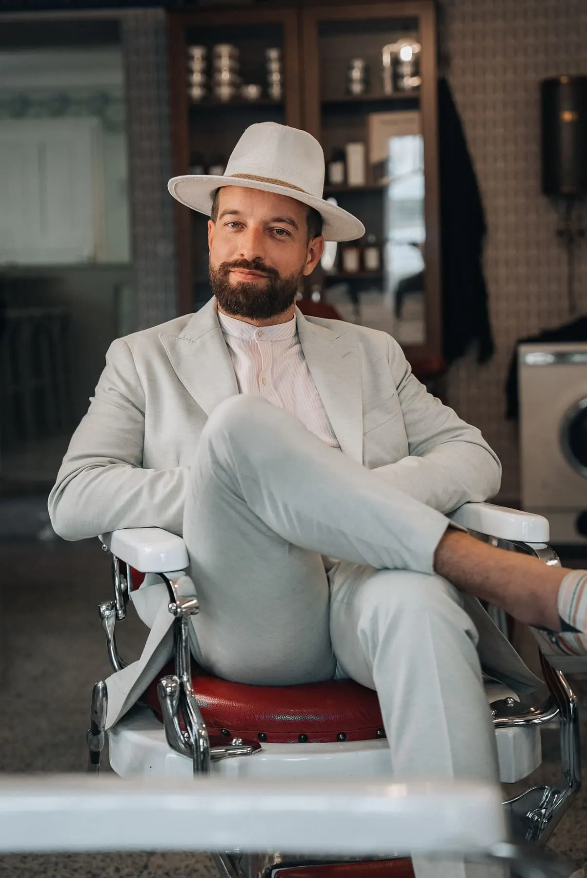 Luka’s Den — barbershop brand — تصوير العلامة التجارية في سلوفينيا من Agency Verse (8 من 10)