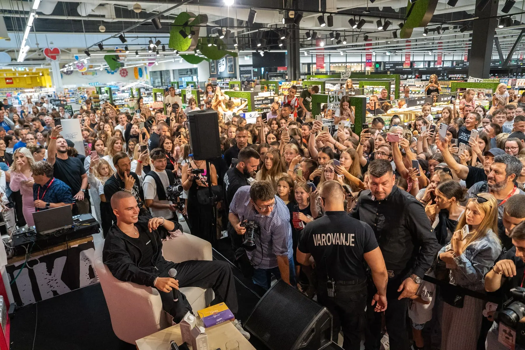 Voyage × Volim Tea — event photography, Mercator, Slovenia — Agency Verse (26 of 62)