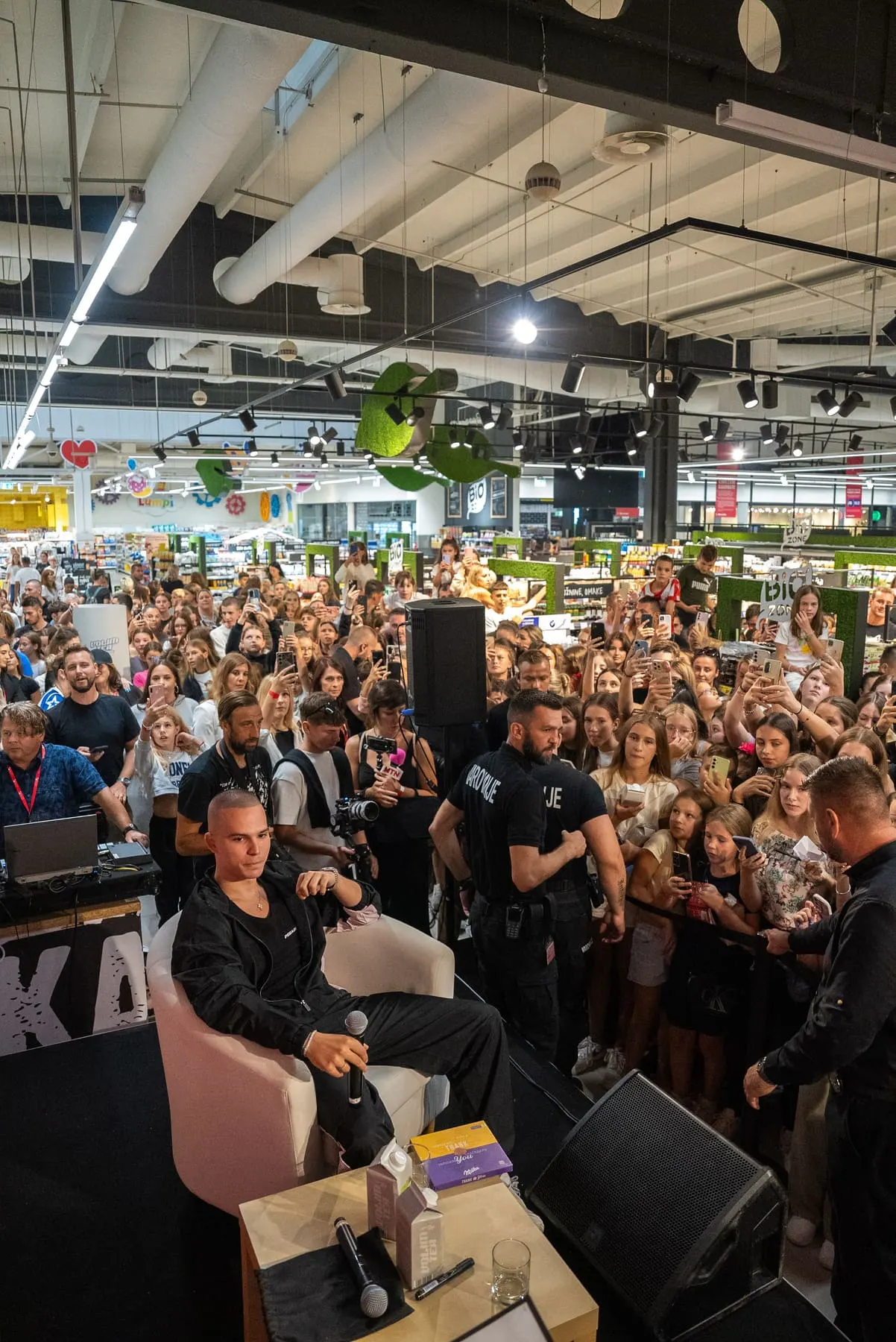 Voyage × Volim Tea — event photography, Mercator, Slovenia — Agency Verse (27 of 62)