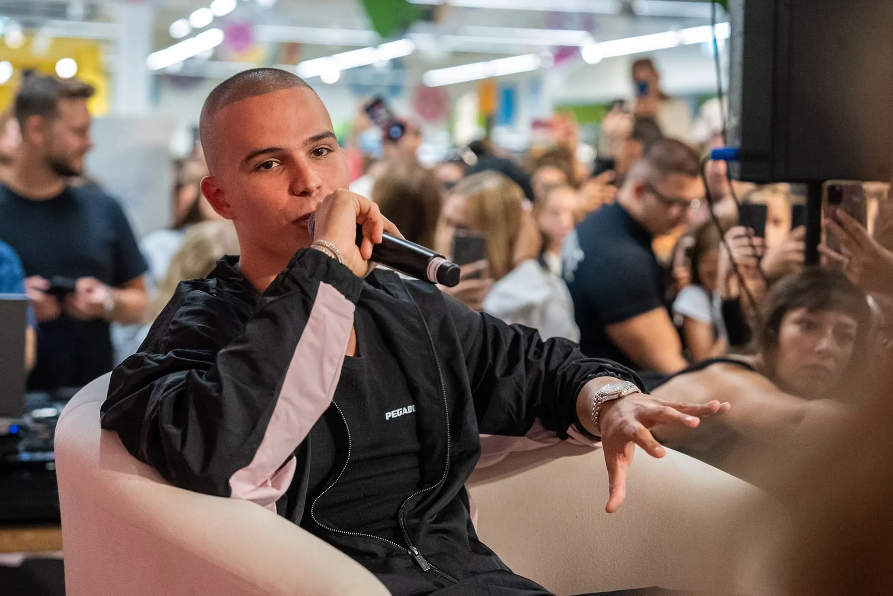 Voyage × Volim Tea — event photography, Mercator, Slovenia — Agency Verse (29 of 62)