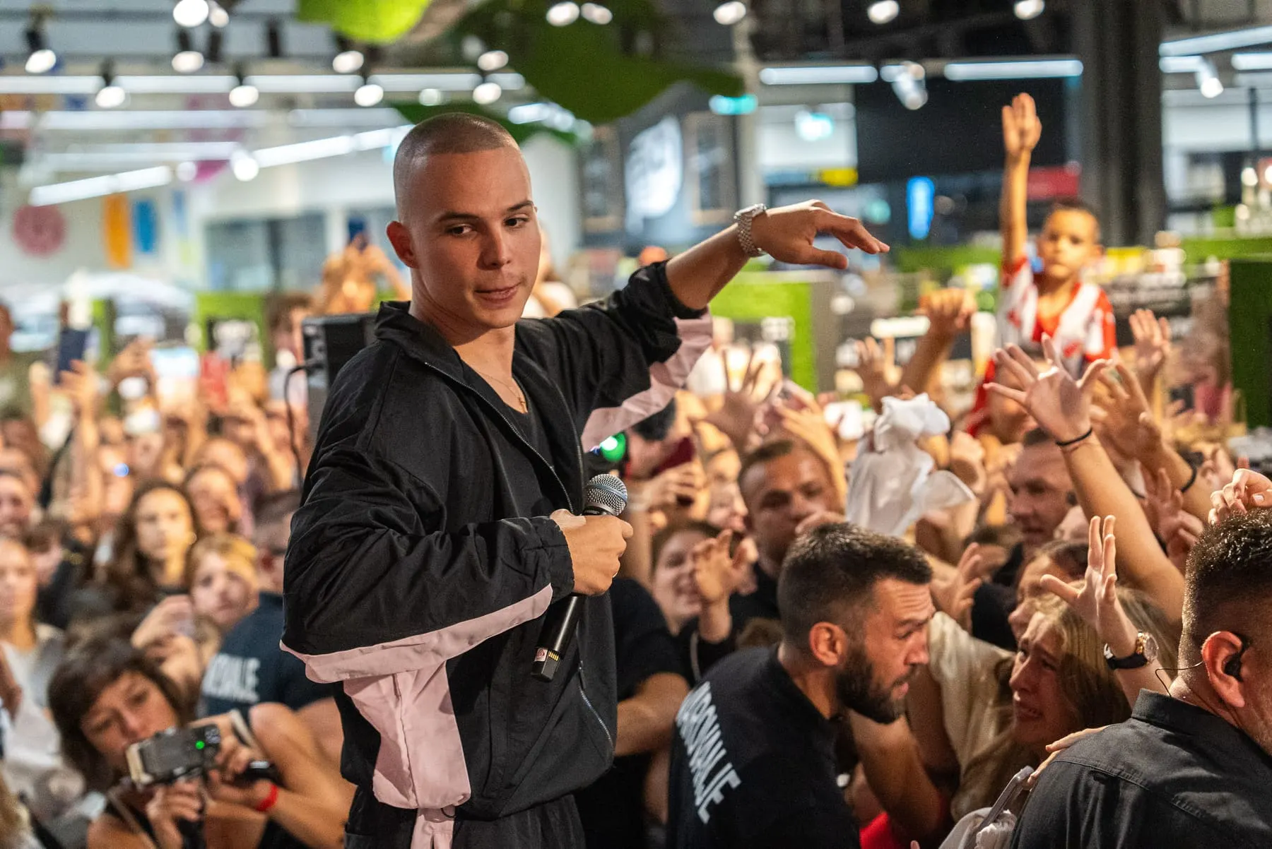 Voyage × Volim Tea — event photography, Mercator, Slovenia — Agency Verse (33 of 62)