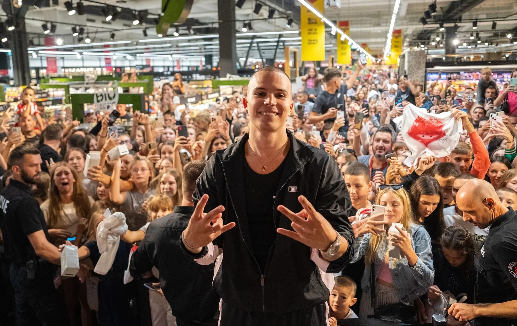Voyage × Volim Tea — event photography, Mercator, Slovenia — Agency Verse (36 of 62)